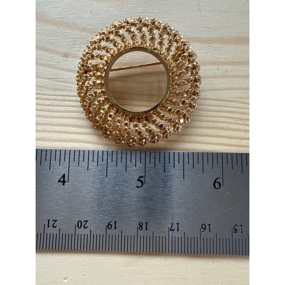 Vintage BSK Gold Tone Circular Brooch Pin Intricate Textured Design - Picture 4 of 5